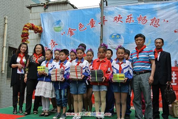 2013年中东法律服务所李成钢、罗国红参加实验三中学校宣传