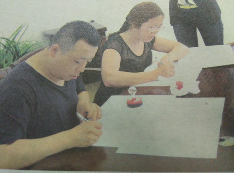 协会会员积极参与云岩区司法局举行的“一居（村）一法律顾问”签约仪式