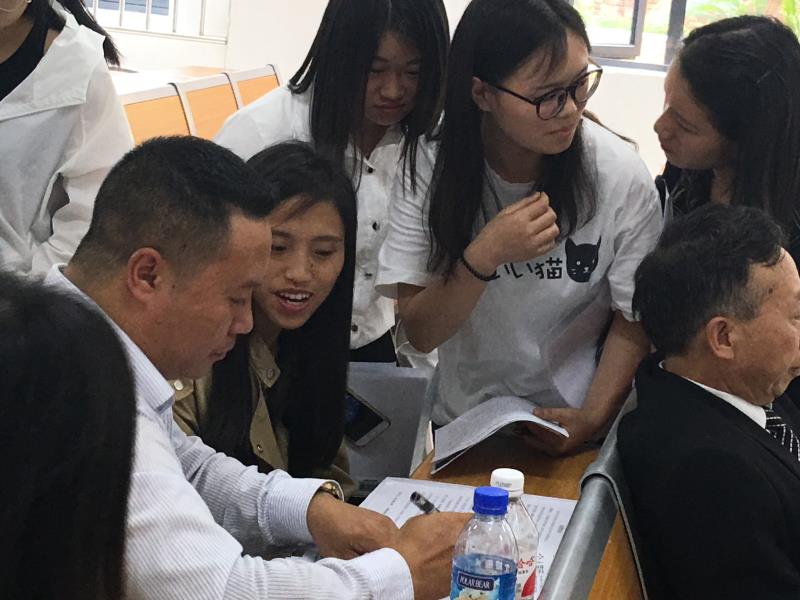 市基协组织17家会员单位到师大法学院招聘